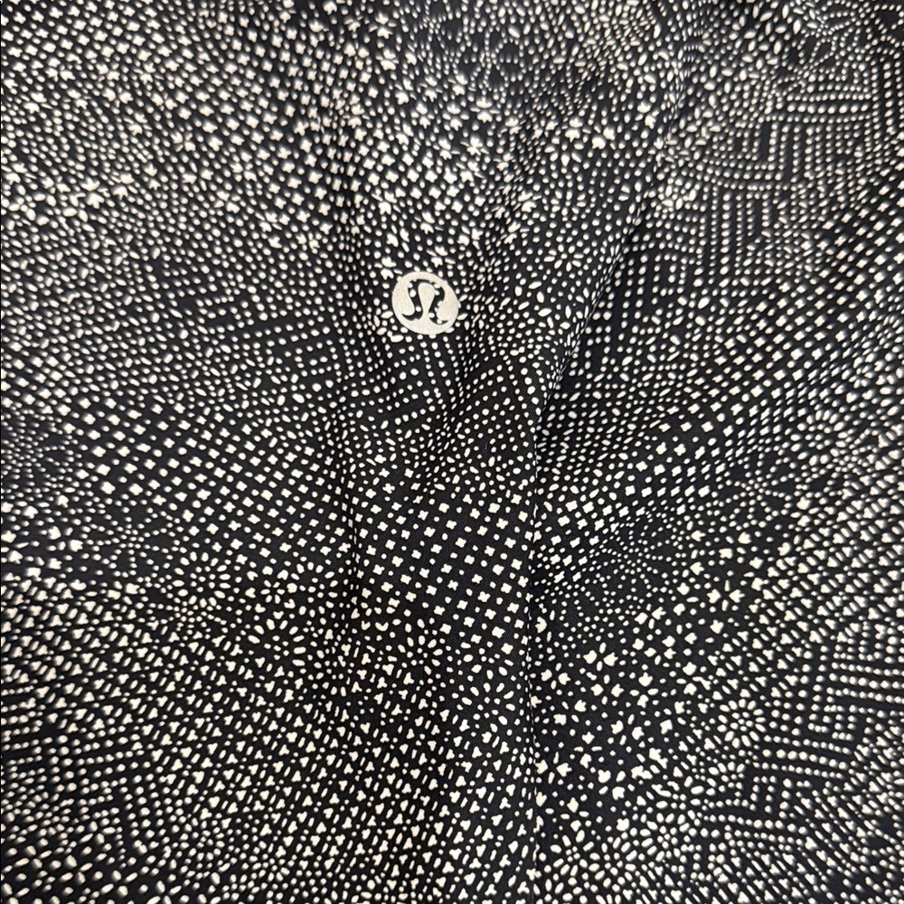 Lululemon Black Mesh Patterned Top - image 5